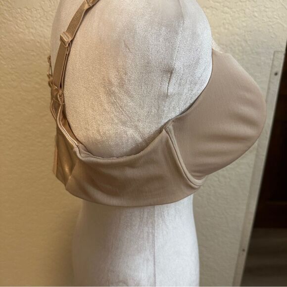 Vanity‎ Fair Lingerie® Illumination Full-Figure Bra 76338 Size 40D Rose Beige - Picture 8 of 9